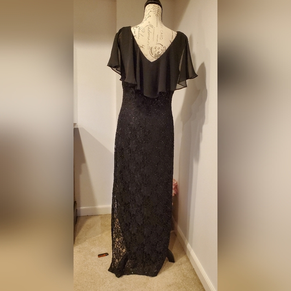 CONNECTED APP. Maxi Black Sleeveless, V Neck, Small Cape,Sparkle Details, Size 6 - Picture 2 of 9